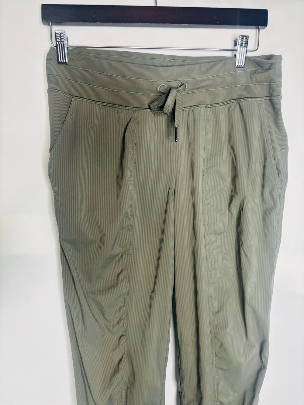 Lululemon Dance Studio Joggers in Sage green - Picture 6 of 11